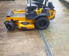 HUSTLER fast track commercial ride on mower