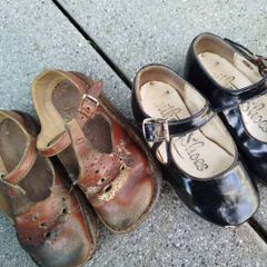 2 pairs of old childrens shoes