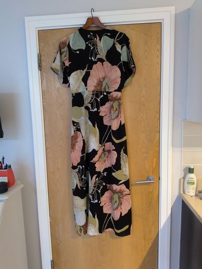 Girl In Mind Dress.   S. 12.  New - No Tag.