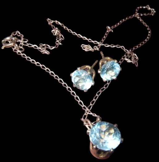 Pristine Vintage Hallmarked Silver/Topaz Trilogy
