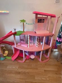 Barbie dreamhouse