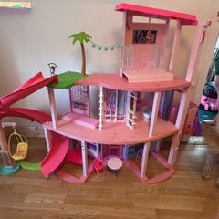Barbie dreamhouse