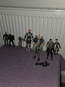11 Toy Soldiers