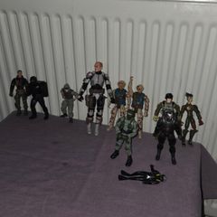 11 Toy Soldiers