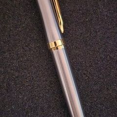 Fountain pen, cased.