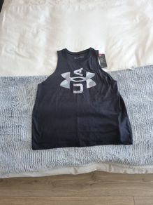 Under Armour top