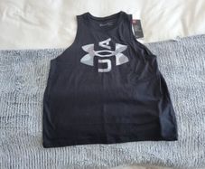 Under Armour top