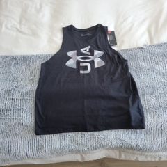 Under Armour top