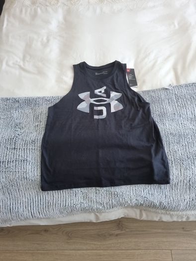 Under Armour top