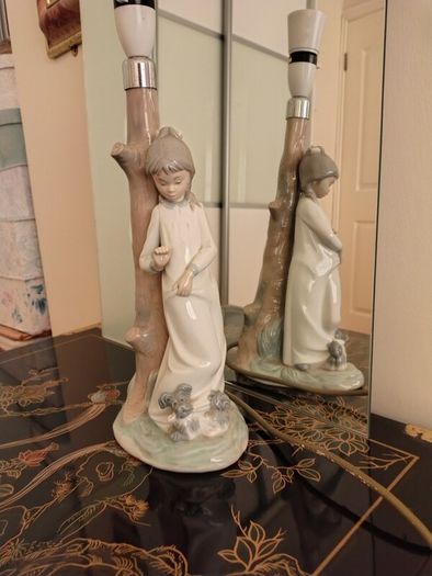Vintage Nao by Lladro Lamp. Girl with Dog.