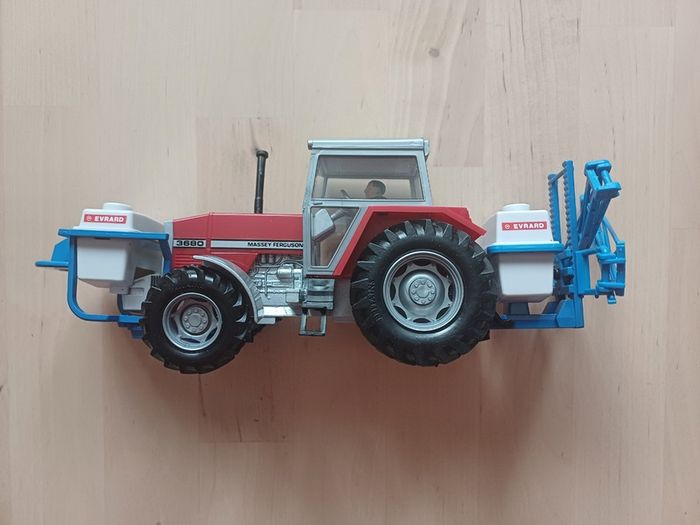 Britains Massey Ferguson MF 3680 Tractor and Crop Sprayer Farm Model 1:32 Scale 9607 MINT