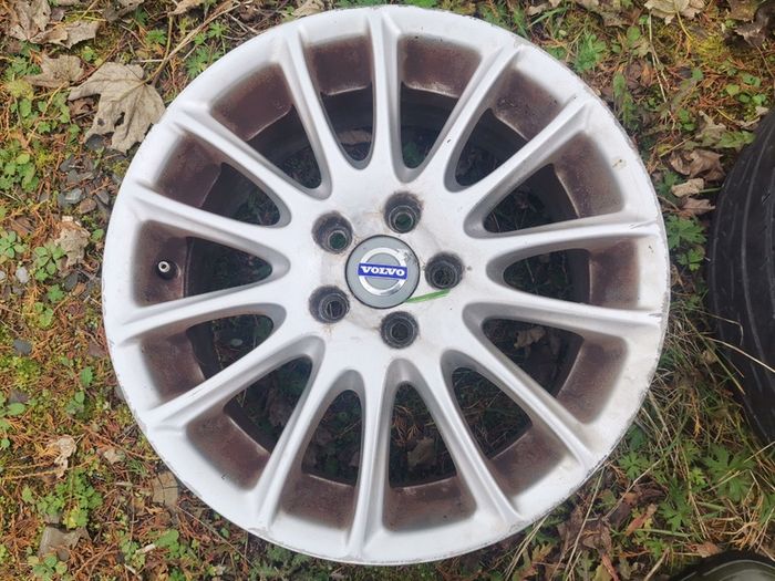Set of 4 Volvo 17-inch alloy wheels