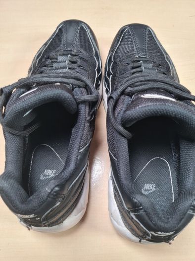 Womens NIKE AIR MAX 95 ESSENTIAL trainers runners black white Size UK 6 EU 40