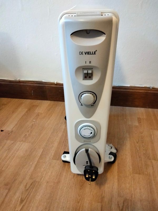 De Vielle 11 Fin Oil Filled Radiator With Timer 2500w White For Sale in  Ballincollig, Cork from Snoozeeq