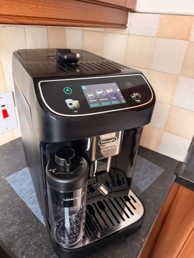 DeLonghi Magnifica Plus coffee machine