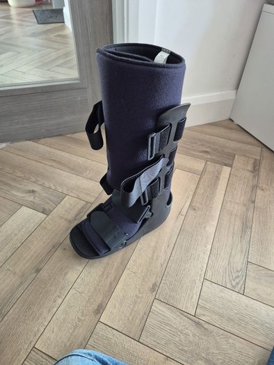 medical moon boot