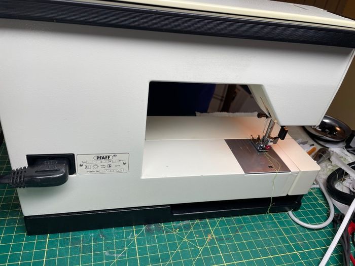PFAFF tipmatic 1027 Heavy Duty Sewing Machine - Serviced - As New!