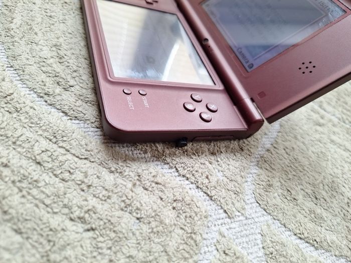 Nintendo DSI XL- Comes with Mario Kart DS