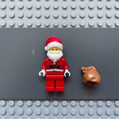lego holiday hol082 Santa minifigure - Fur Lined Jacket with Copper Belt Buckle, Red Legs, White Eyebrows