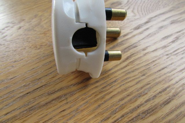 15 AMP 3 Pin Round Plug Top for Sale