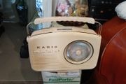 Akai ratro style radio