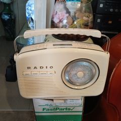 Akai ratro style radio