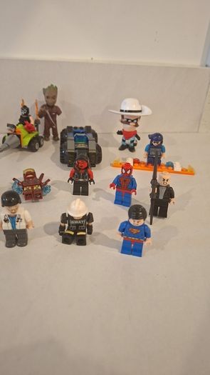 Lego Mini Figures x25