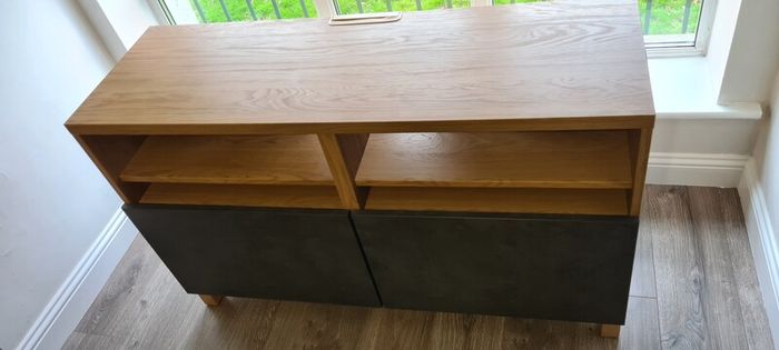 Tv Table like new, perfect condition very fancy!!!