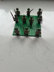 10 Lego figures