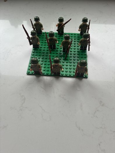 10 Lego figures