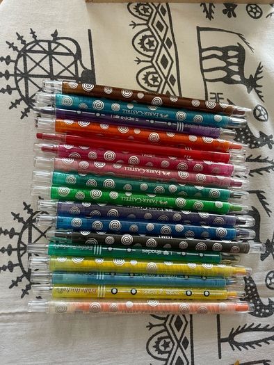 Twist crayons