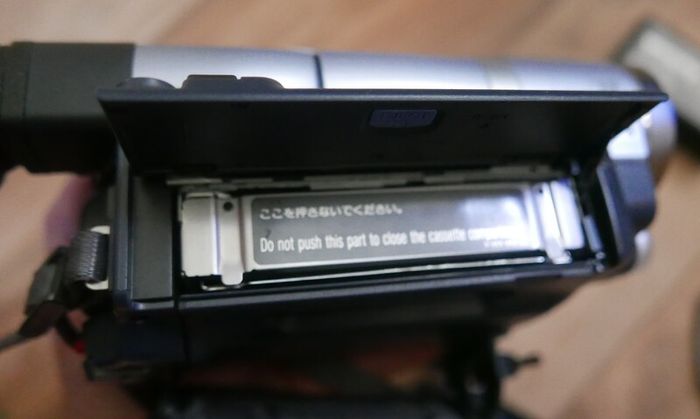 Sony Digital Handycam DCR-TRV140E PAL - Digital 8 Camcorder