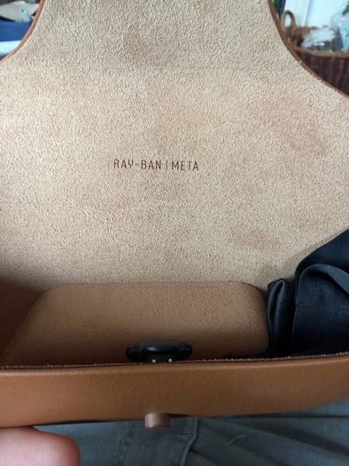 Ray ban meta glasses charger
