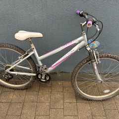 26" girls mountain bike