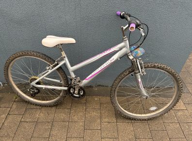 26" girls mountain bike