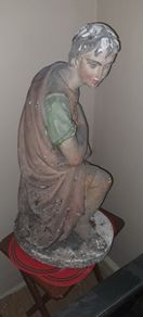 statue