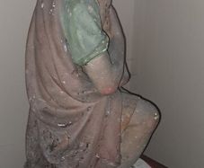 statue