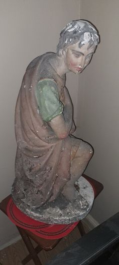 statue