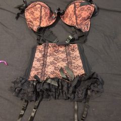 amazing Camille bra and suspender set