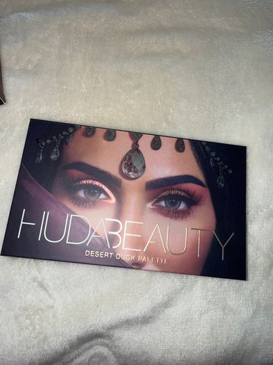 Huda Beauty Eyshadow Palette