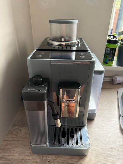 De longhi Rivelia coffee machine
