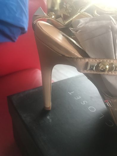 Shoe