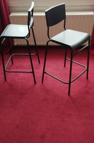 2 bar stools