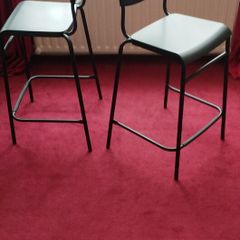 2 bar stools
