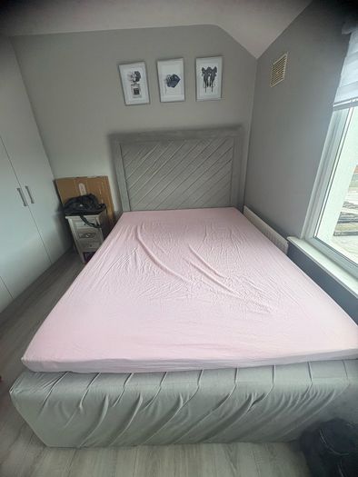 kingsize bed and mattress