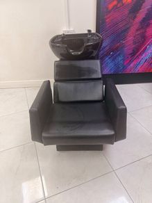 Hairdresser back wash