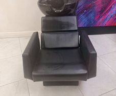 Hairdresser back wash