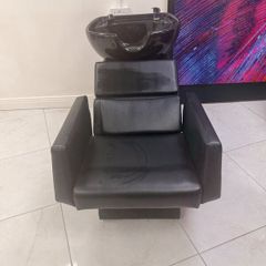 Hairdresser back wash