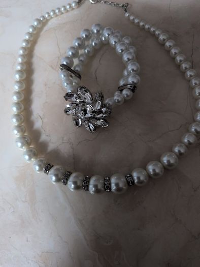 Pear & Diamond  Necklace & Bracelet Set. Costume Jewellery.