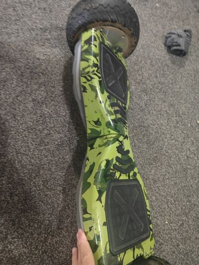 2 hoverboards comes with 1 charger